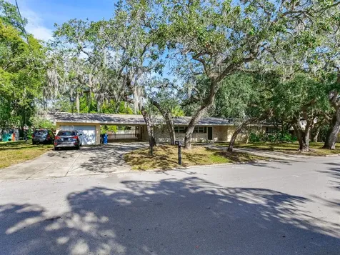 3105 W Hawthorne Road Tampa FL 33611