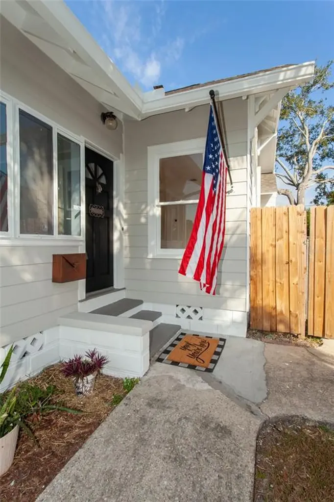 4017 1st Avenue N St Petersburg FL 33713