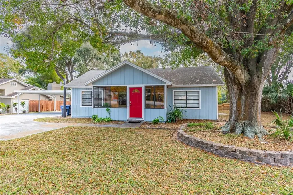 1220 N Pine Lake Drive Tampa FL 33612