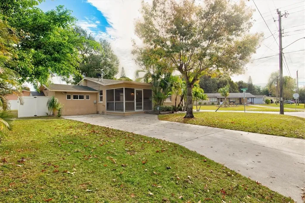 400 N Jefferson Avenue Sarasota FL 34237