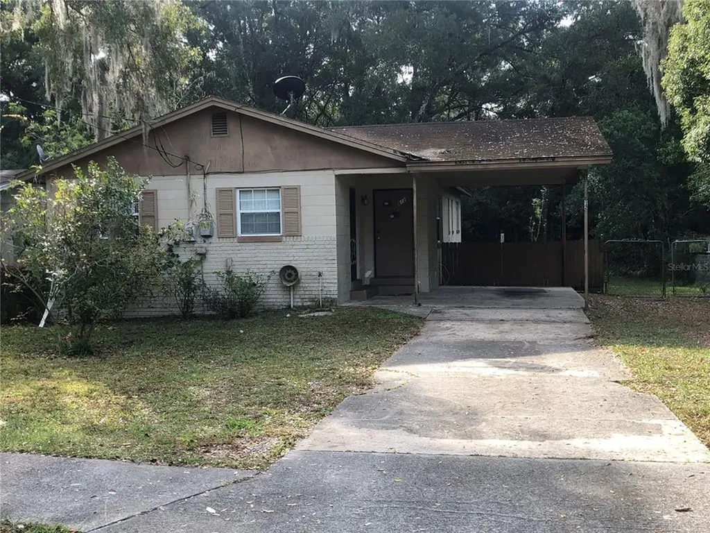 812 W Hubbard Avenue Deland FL 32720