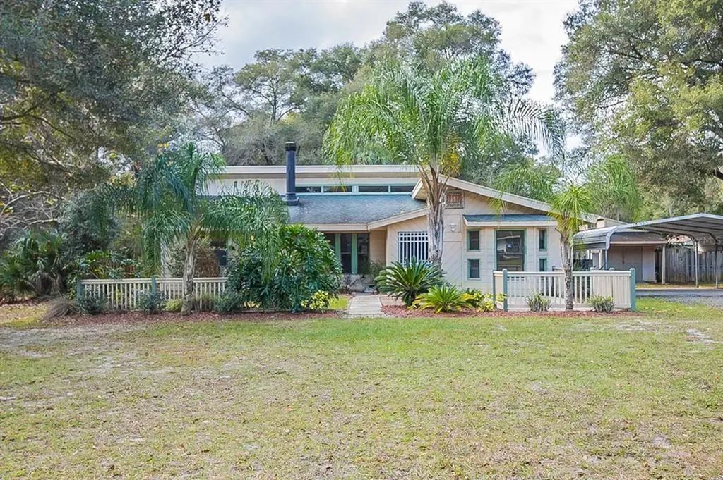 904 S Massachusetts Avenue Deland FL 32724