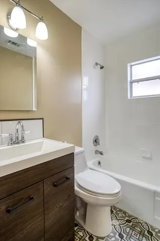 4518 3rd Avenue S St Petersburg FL 33711