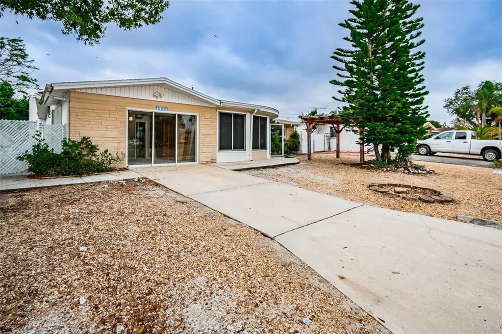 4905 Calais Drive Holiday FL 34690