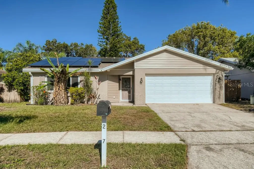 2337 Orangepointe Avenue Palm Harbor FL 34683