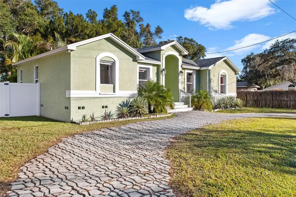 4525 77th Way N St Petersburg FL 33709