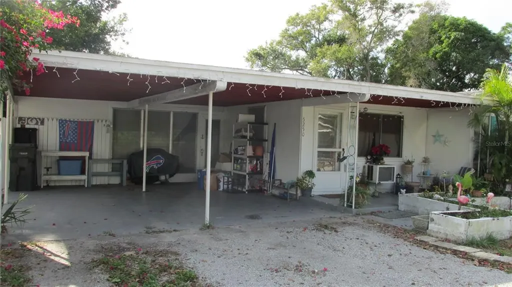5250 44th Avenue N St Petersburg FL 33709
