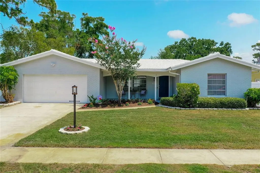 1582 Pennwood Circle N Clearwater FL 33756