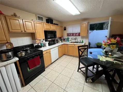 8913 Peppermill Court Tampa FL 33634