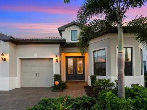 8013 Grande Shores Drive Sarasota FL 34240