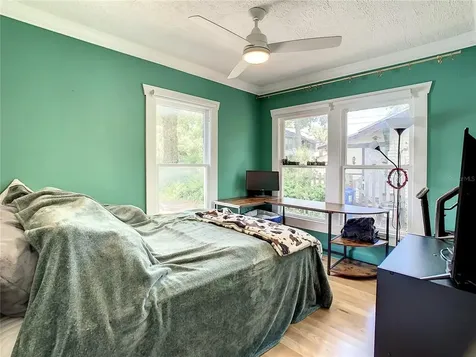 1049 8th Street S St Petersburg FL 33701