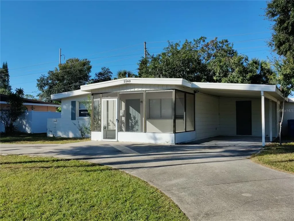 5560 Bay Street NE St Petersburg FL 33703