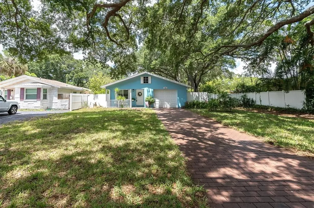 2000 Country Club Road N St Petersburg FL 33710