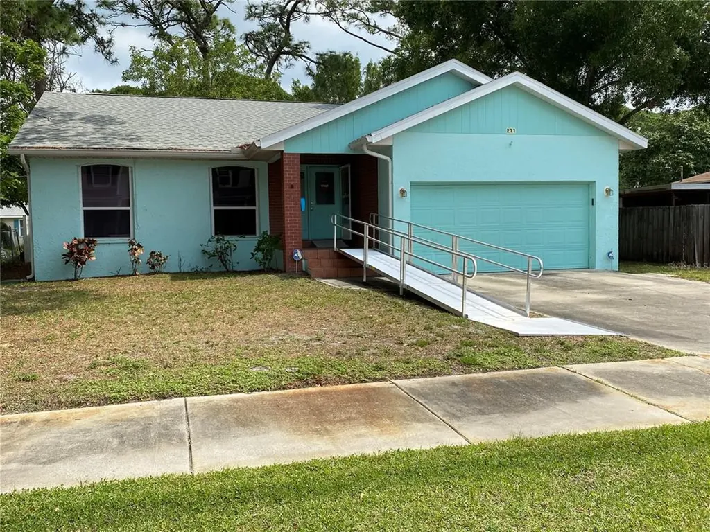 211 50th Avenue N St Petersburg FL 33703
