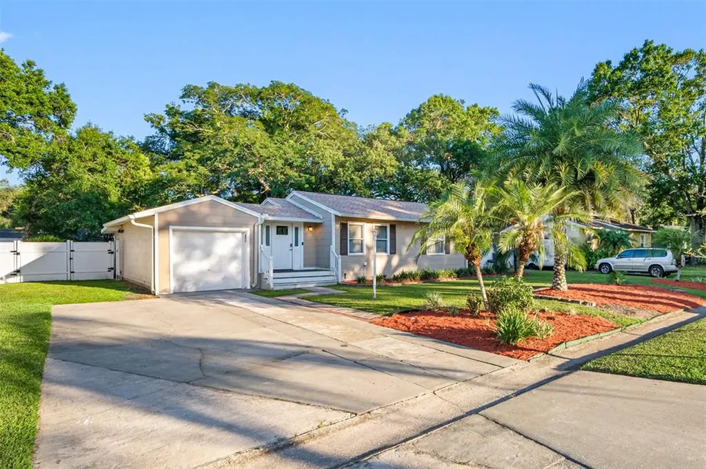 4915 W Bartlett Drive Tampa FL 33603