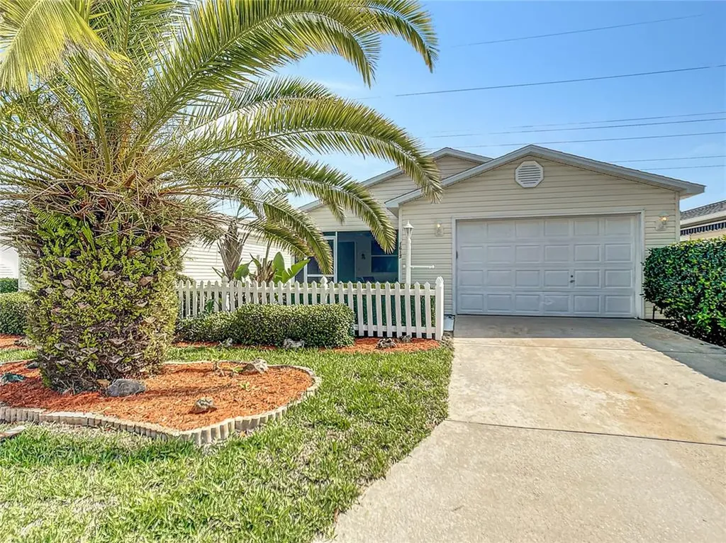 1617 Navidad Street The Villages FL 32162