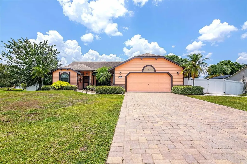 2832 Shadow Wood Court Kissimmee FL 34746