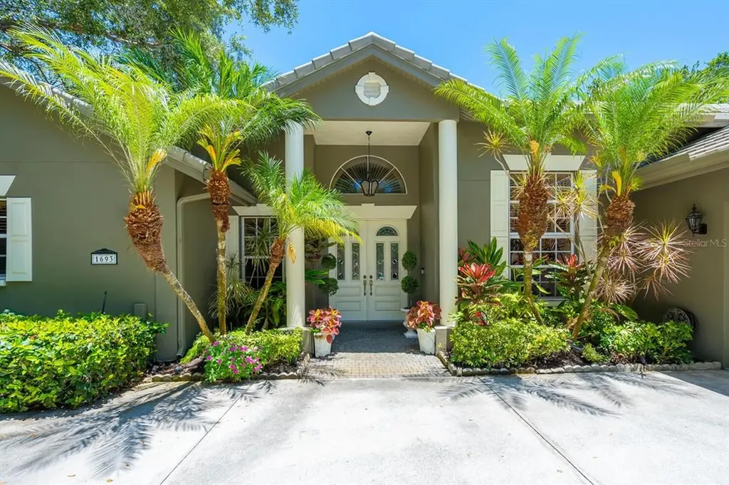 1693 Landings Lane Sarasota FL 34231