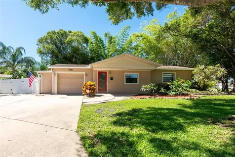 6746 30th Avenue N St Petersburg FL 33710