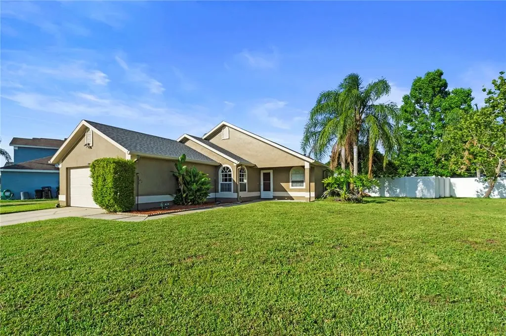 8365 Fort Clinch Avenue Orlando FL 32822