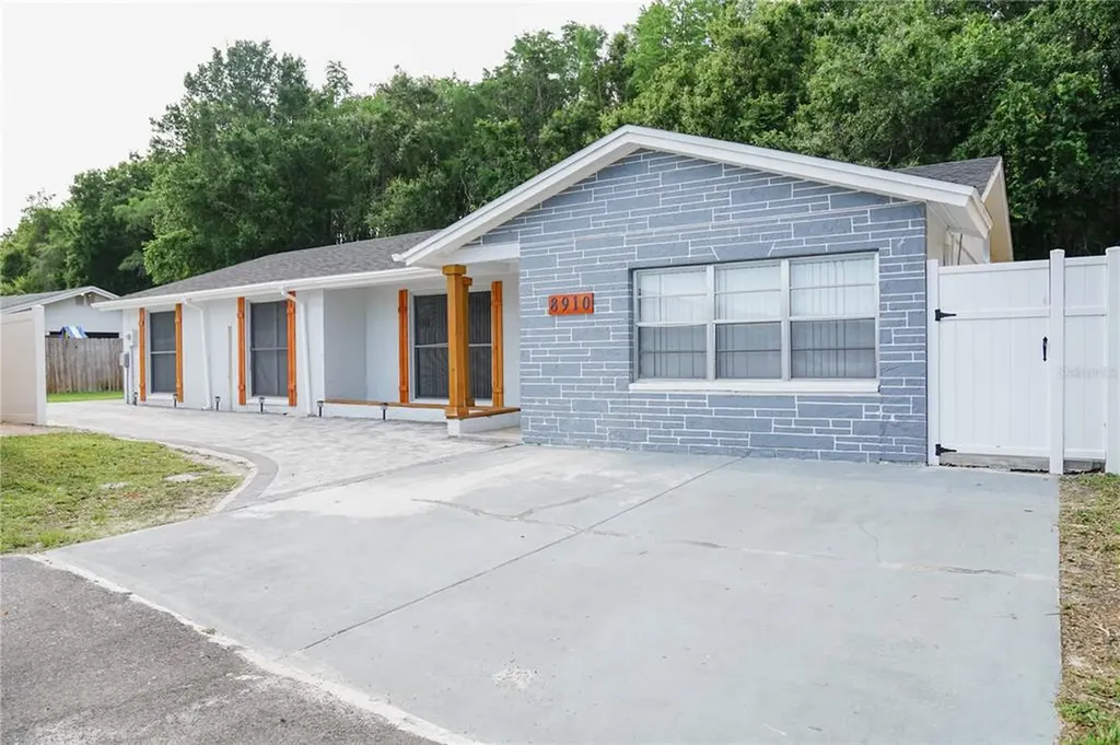 8910 Hadley Court Tampa FL 33634