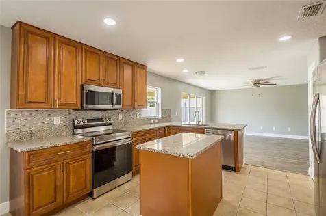 7443 Dragon Fly Loop Gibsonton FL 33534