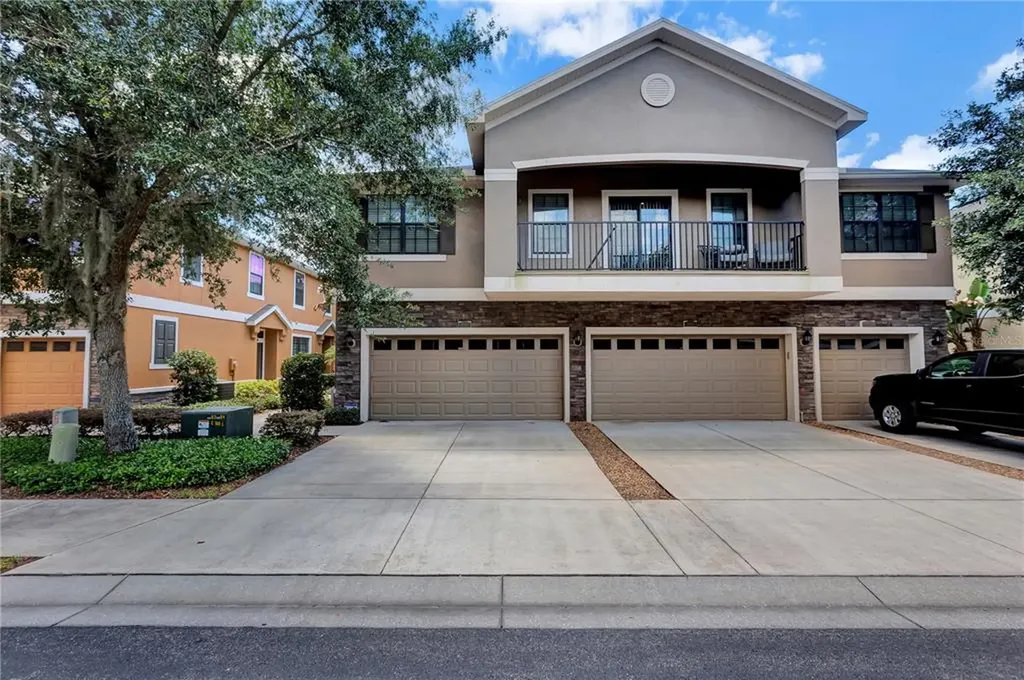 16609 Kingletridge Avenue Lithia FL 33547
