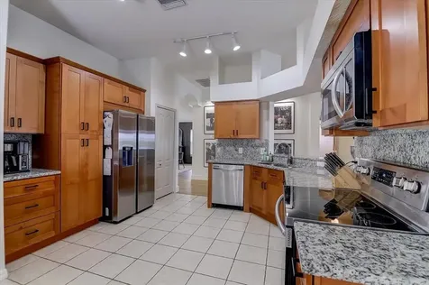 8323 Canterbury Lake Boulevard Tampa FL 33619