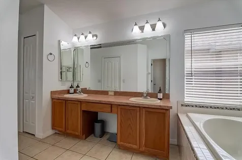 8323 Canterbury Lake Boulevard Tampa FL 33619
