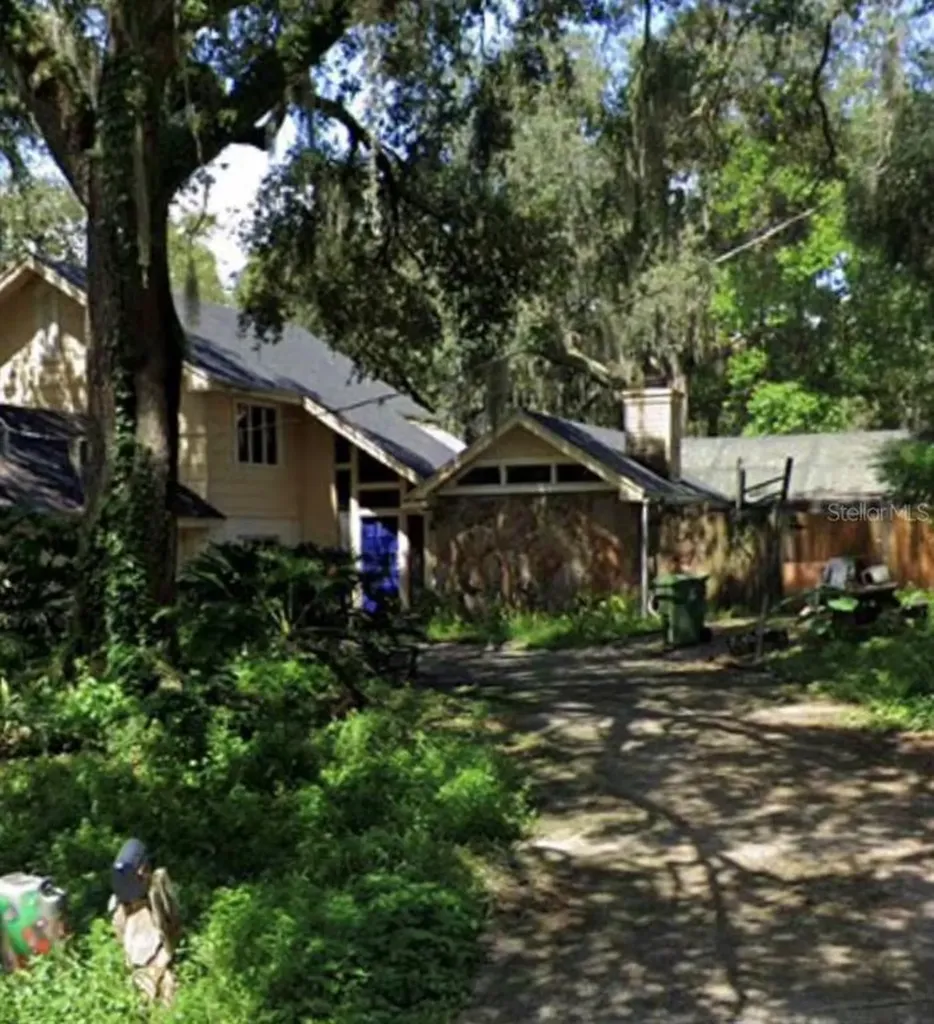 8306 N River Oaks Court Tampa FL 33617