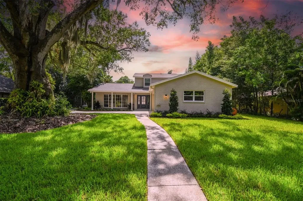 10114 Woodsong Way Tampa FL 33618