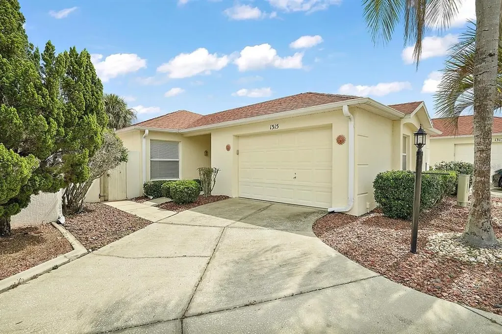 1315 Loma Lane Lady Lake FL 32159