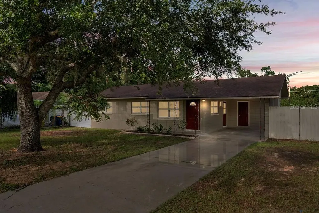 109 N Galena Avenue Minneola FL 34715