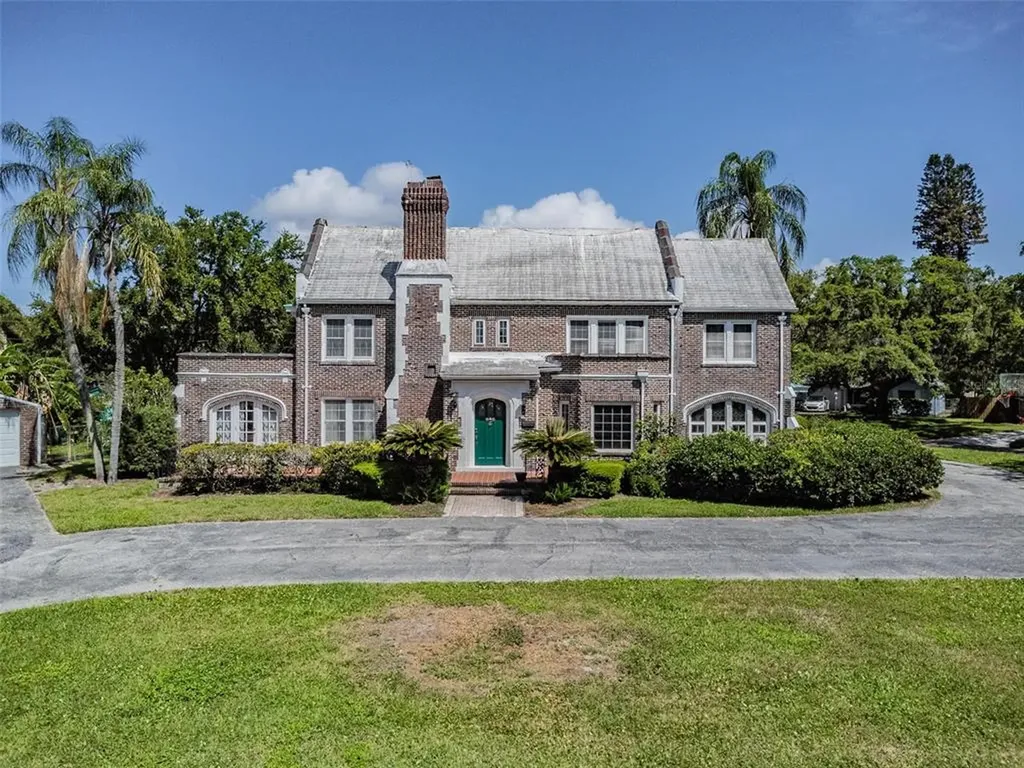 1535 Manor Way S St Petersburg FL 33705