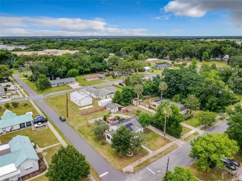 701 N Kentucky Avenue Umatilla FL 32784