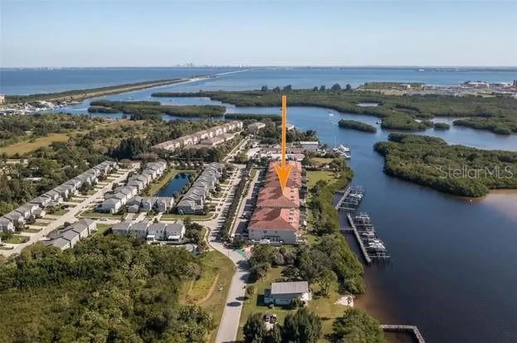 1056 Paseo Del Rio NE St Petersburg FL 33702