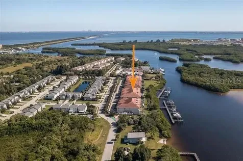 1056 Paseo Del Rio NE St Petersburg FL 33702