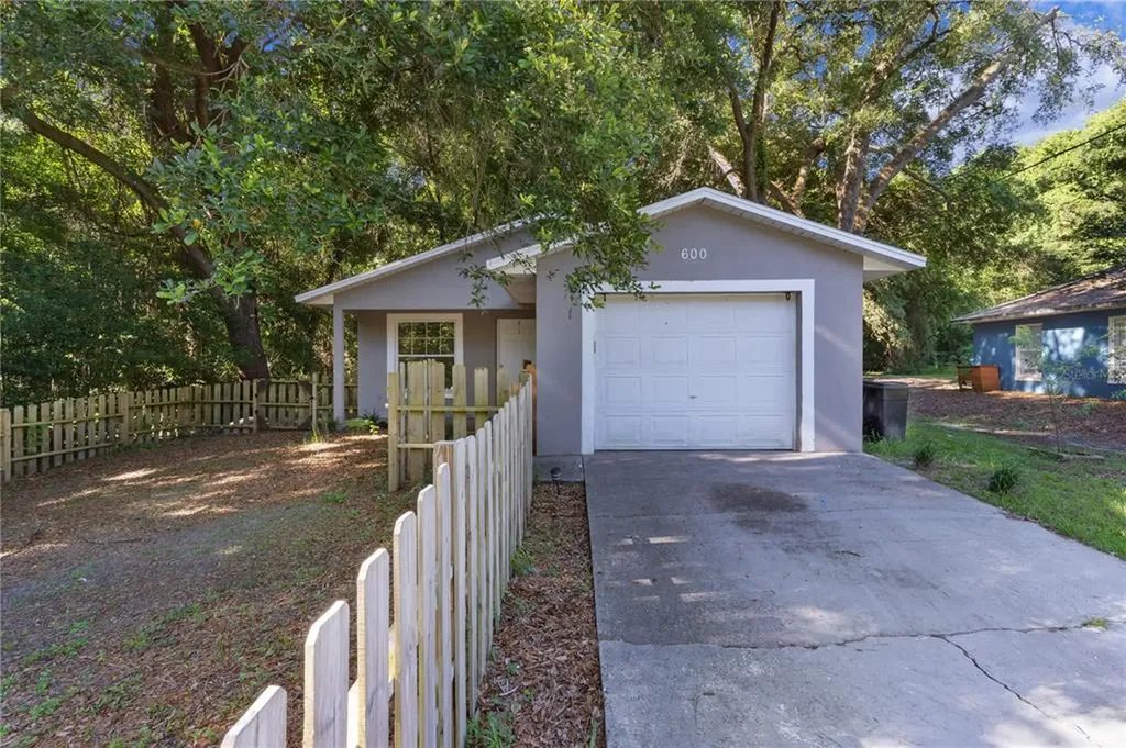 600 W Clarke Street Wildwood FL 34785