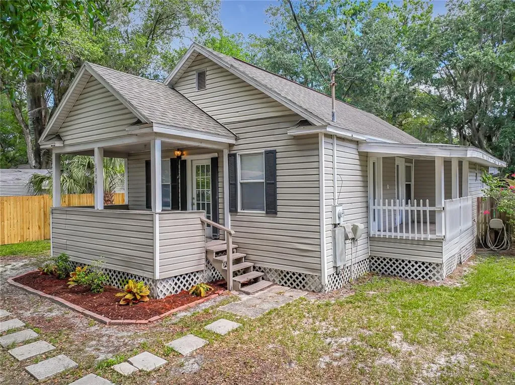1704 W Lowry Avenue Plant City FL 33563