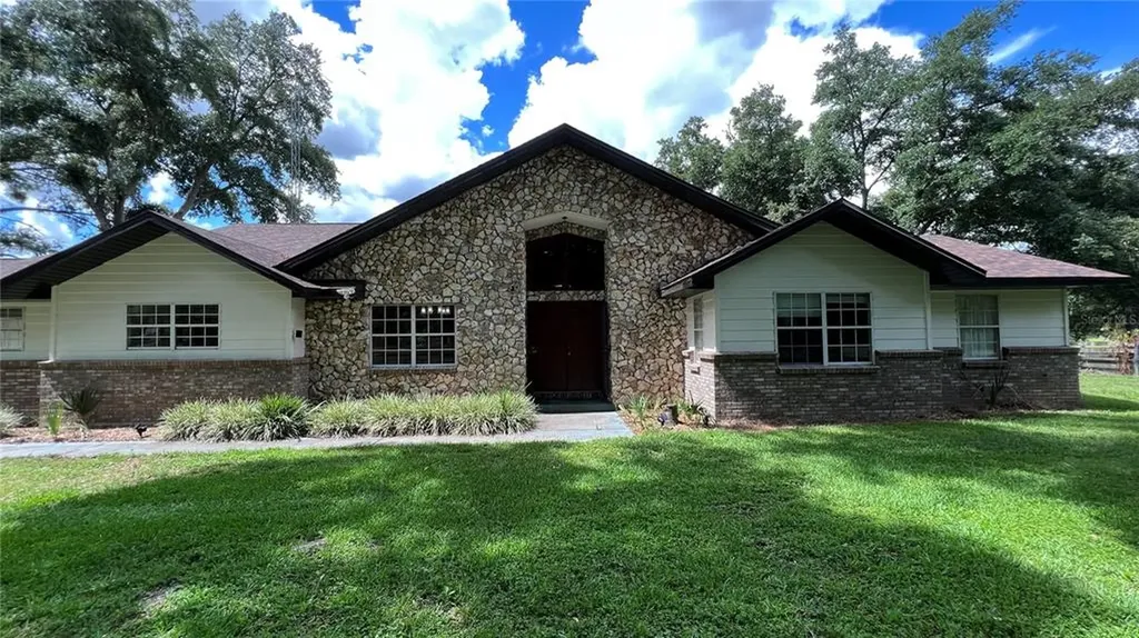 21551 SE 42nd Street Morriston FL 32668