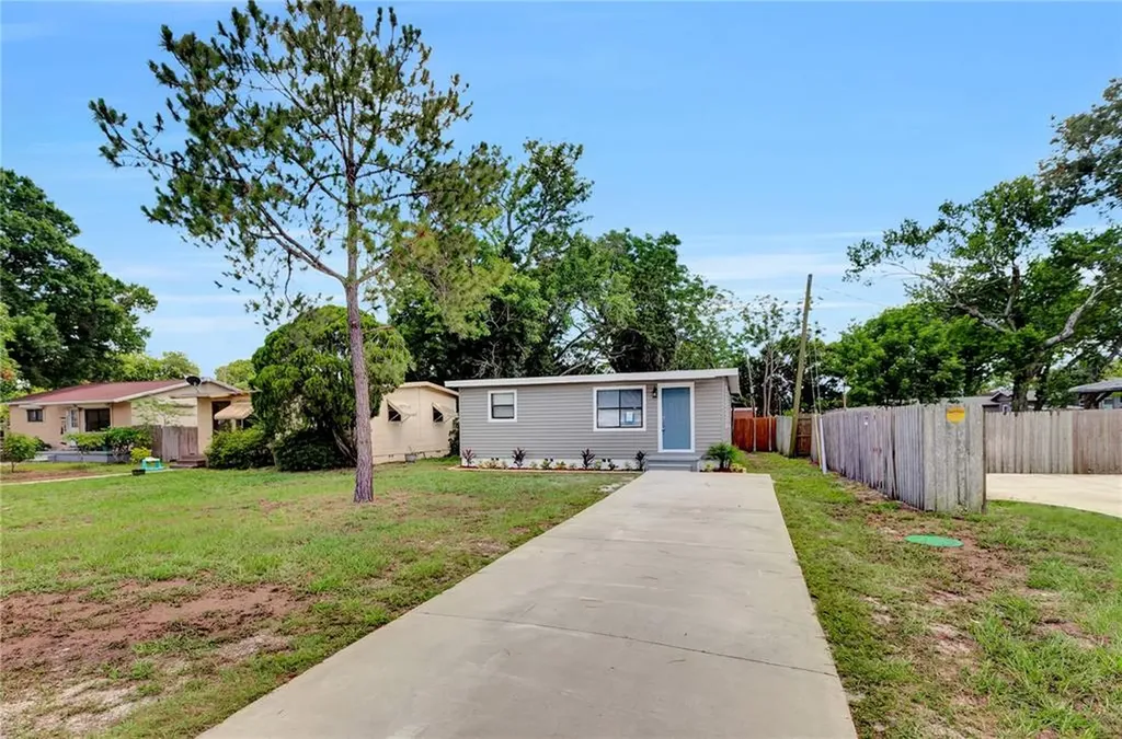 2726 25th Avenue N St Petersburg FL 33713