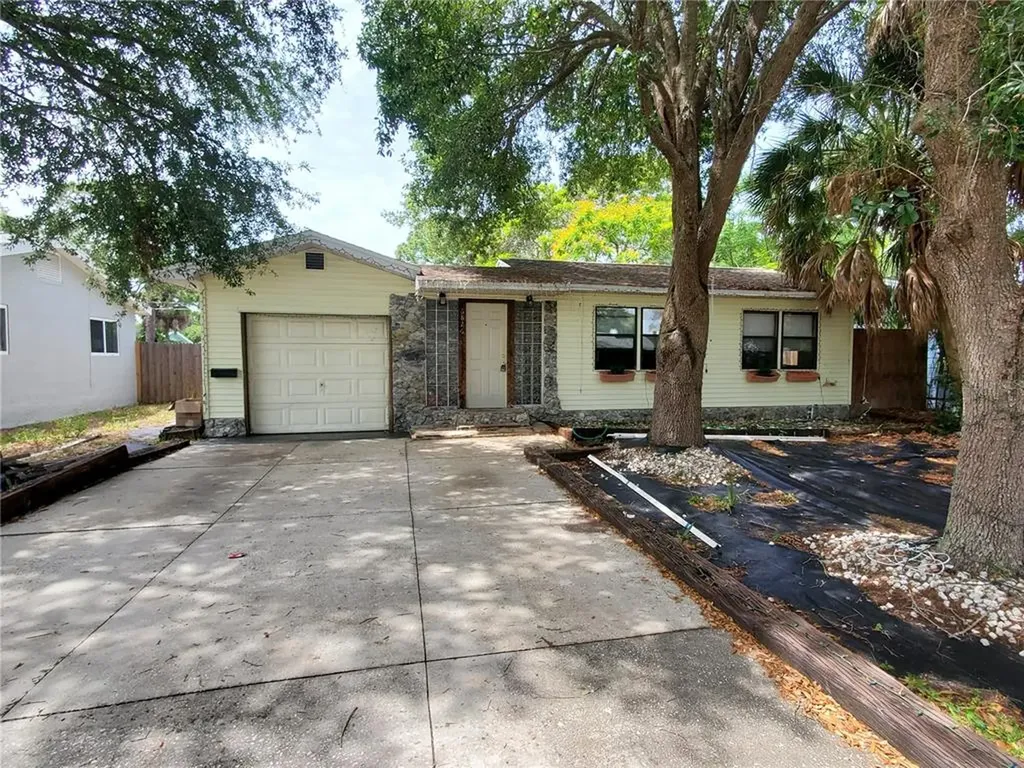 6826 Dartmouth Avenue N St Petersburg FL 33710