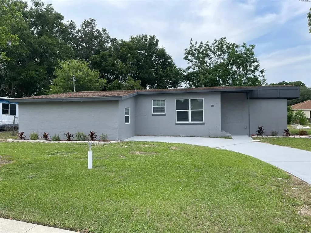 139 W Cleveland Street Apopka FL 32703