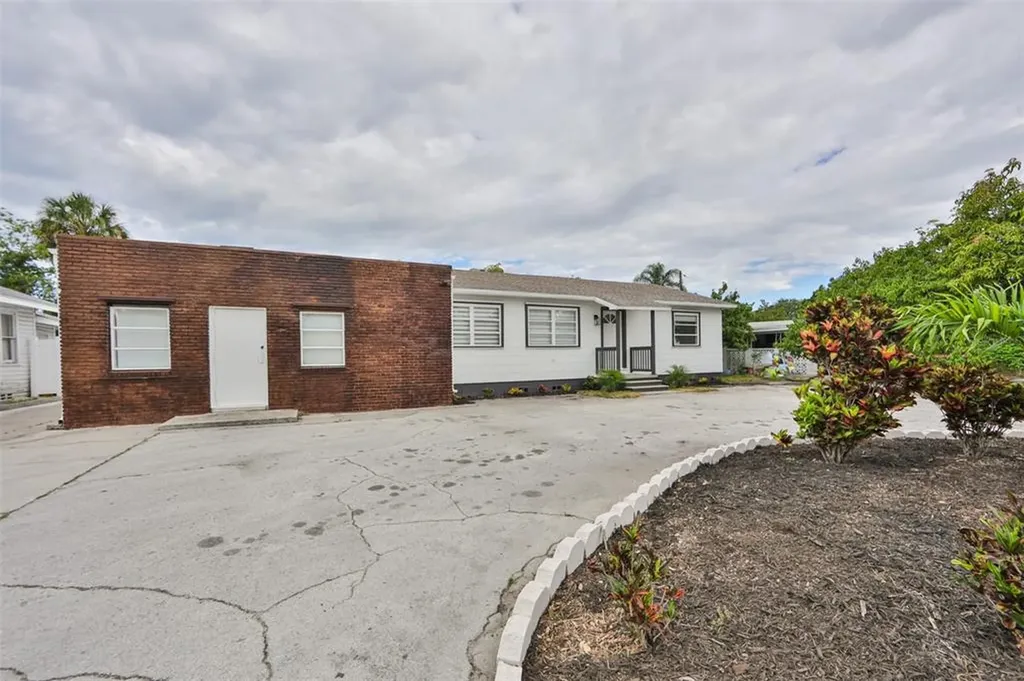 3254 16th Street N St Petersburg FL 33704