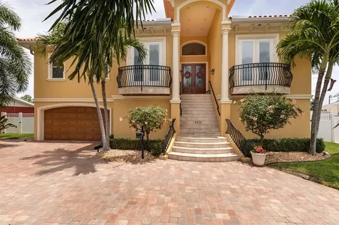 9415 Treasure Lane NE St Petersburg FL 33702