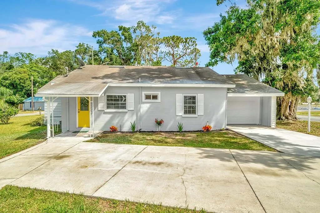 5427 16th Street Zephyrhills FL 33542