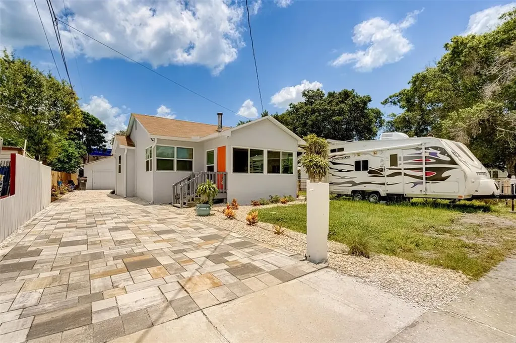 5709 35th Street N St Petersburg FL 33714