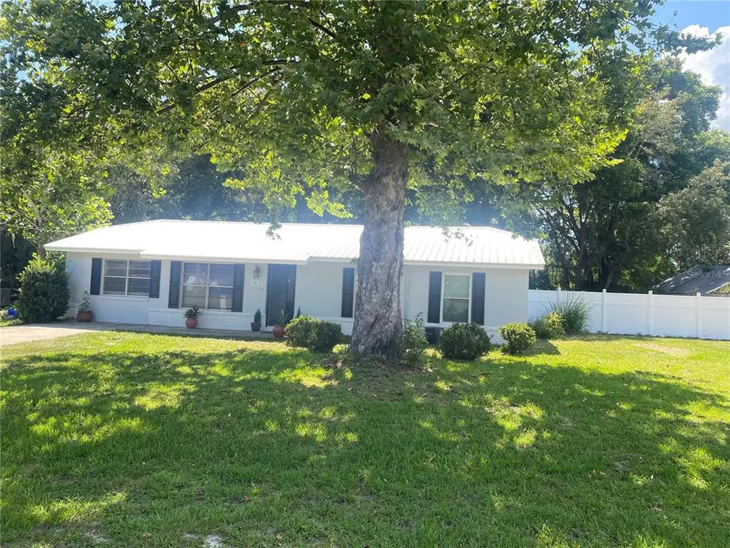 1012 Hibiscus Street Lady Lake FL 32159
