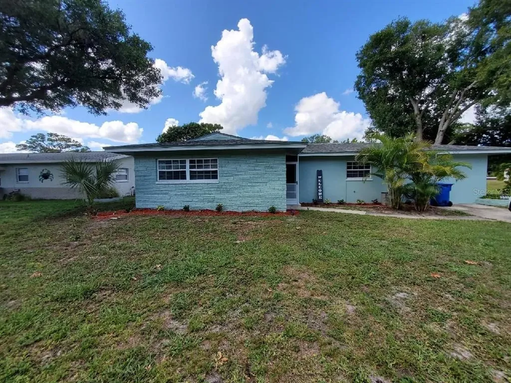 6298 40th Avenue N St Petersburg FL 33709