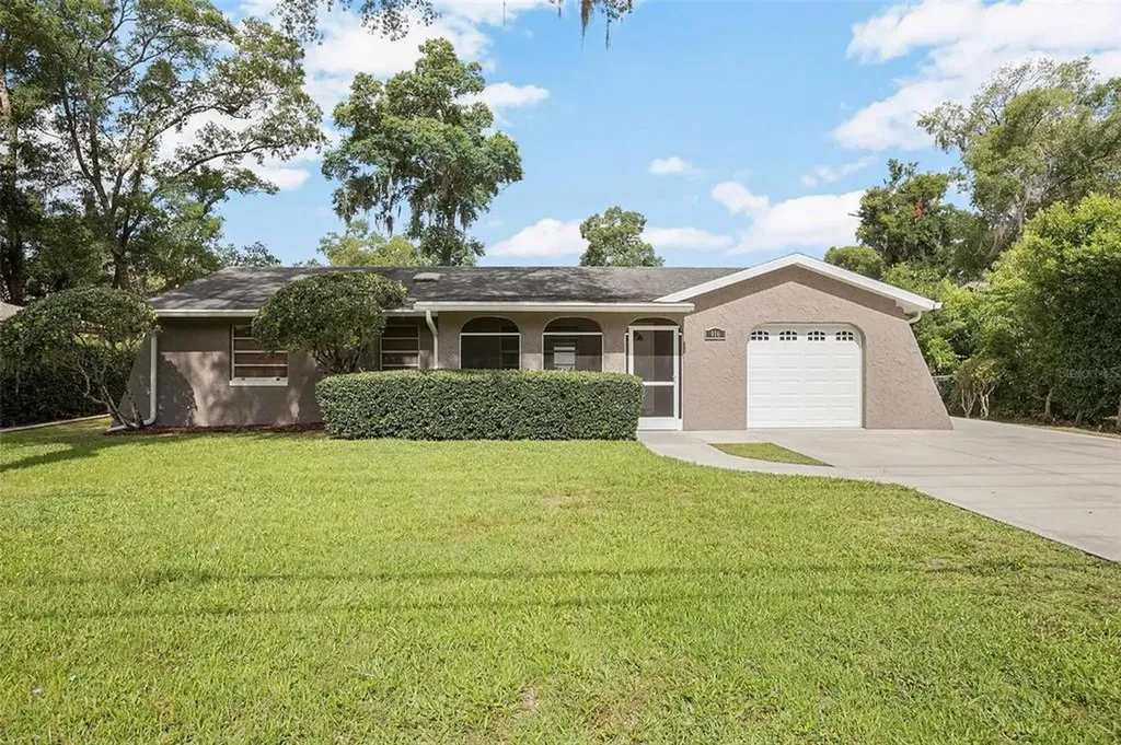 916 N Boston Avenue Deland FL 32724